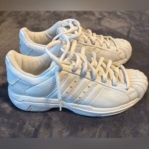 adidas pro model 2G.  Men’s basketball shoe. Size 8